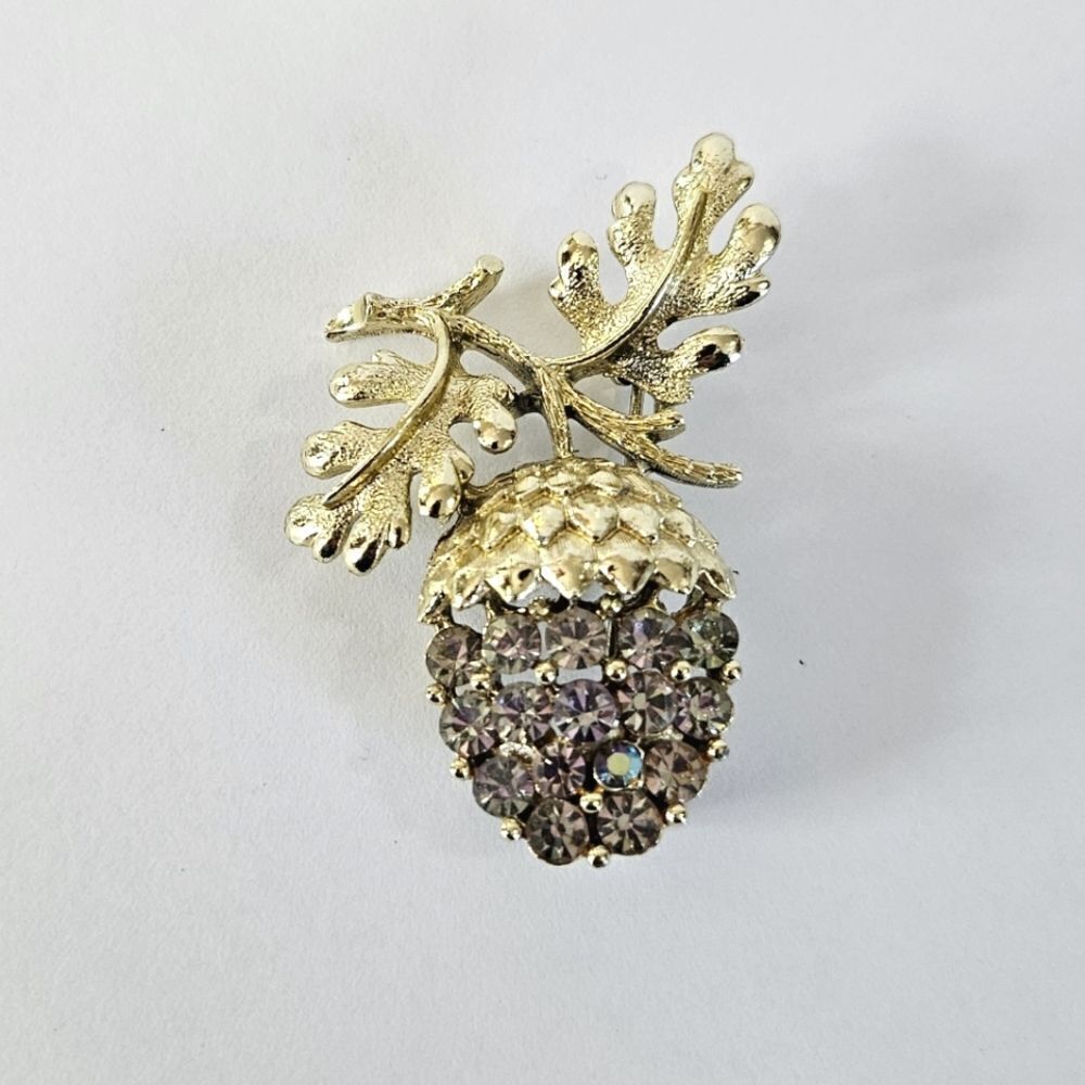 Vintage 50s Aurora Borealis Rhinestone Acorn Leaf Roll Back Gold Tone Brooch Pin